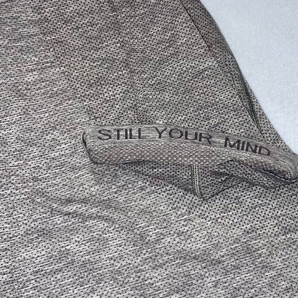 Mens Lululemon x Rose Bowl Gray Metal Vent SS 5K, MSRP $98 - Picture 7 of 10